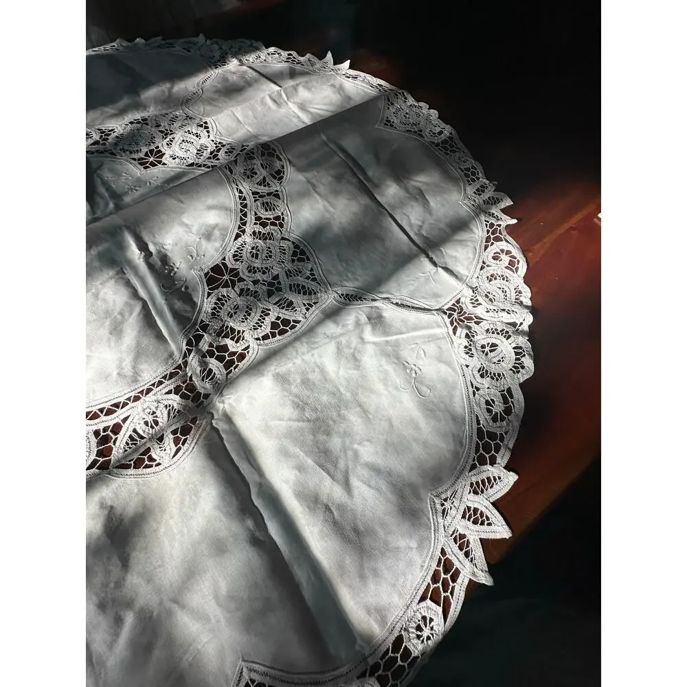 Vintage white, round tablecloth Battenburg lace embroidered floral 42”